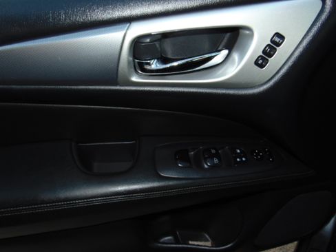 Used 2020 Nissan Pathfinder S image 14