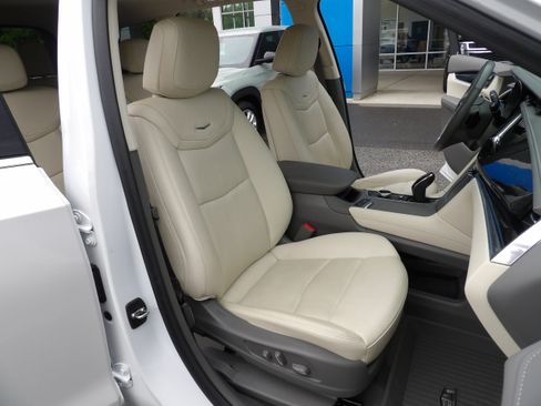 Used 2022 Cadillac XT6 AWD Premium Luxury image 26