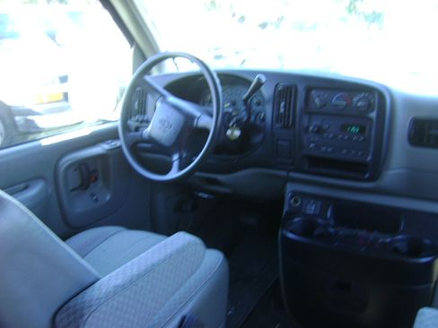 Used 2001 Chevrolet Express 3500 LS image 8