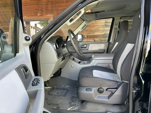 Used 2006 Ford Expedition 4WD XLT image 10