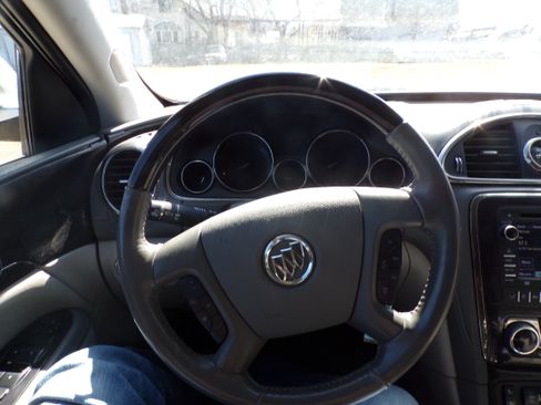 Used 2016 Buick Enclave Leather image 10