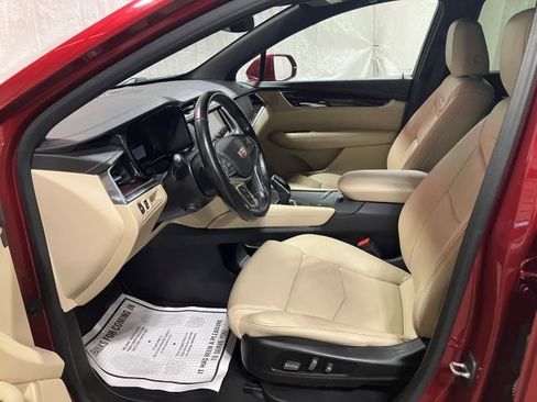 Used 2019 Cadillac XT5 Luxury image 2