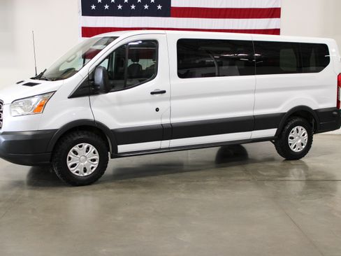 Used 2017 Ford Transit 350 148 Low Roof Wagon RWD image 1