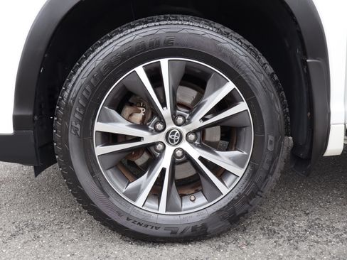 Used 2017 Toyota Highlander AWD LE Plus V6 image 34