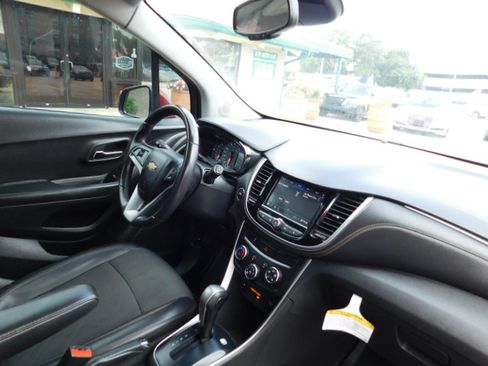 Used 2022 Chevrolet Trax AWD LT w/ 1LT image 19