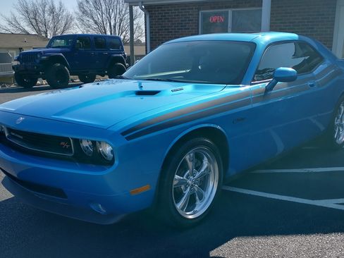 Used 2009 Dodge Challenger R/T image 1