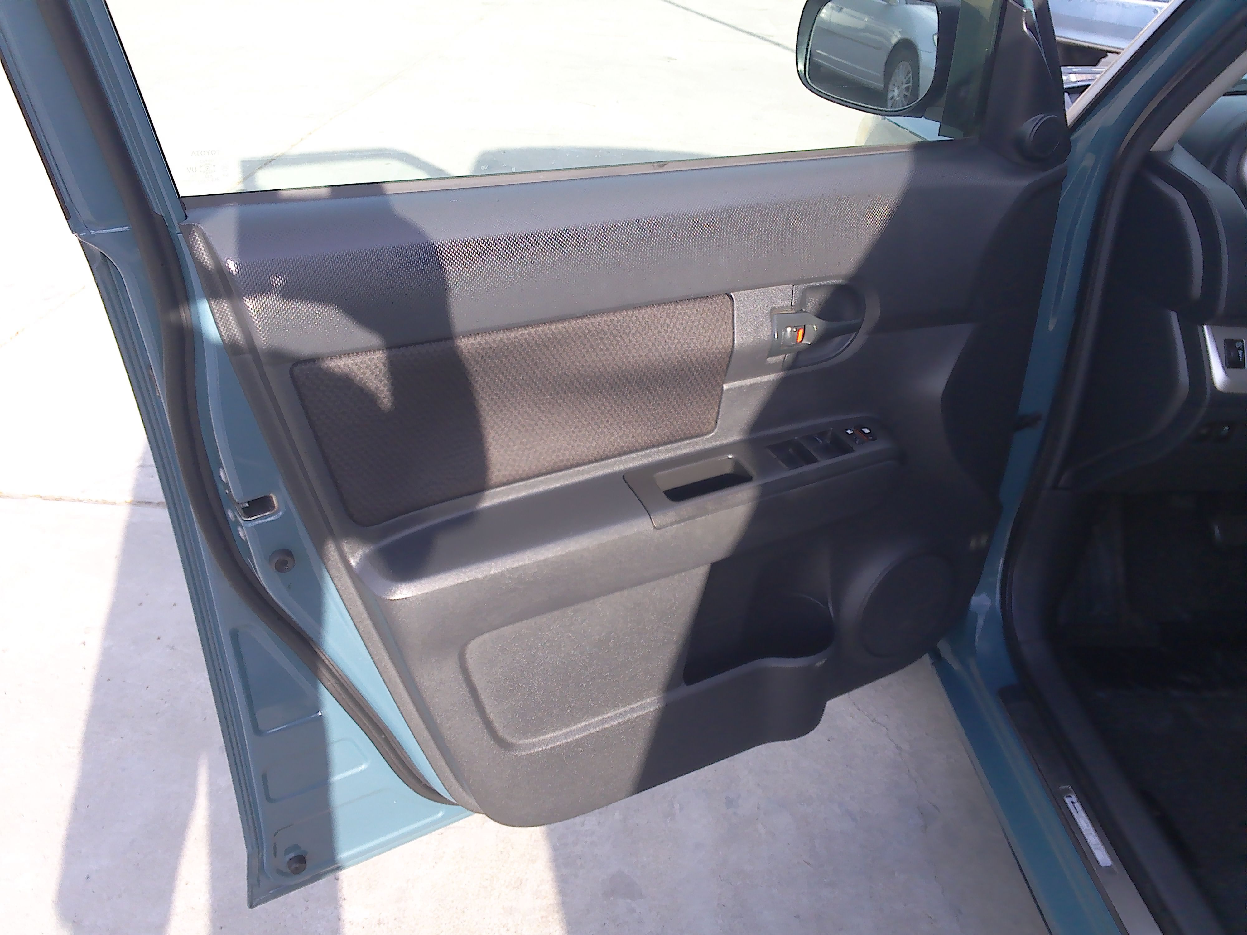 Used 2008 Scion xB FWD image 9