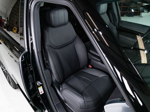 Used 2025 Land Rover Range Rover SE image 78