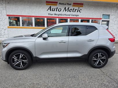 Used 2024 Volvo XC40 B5 Core