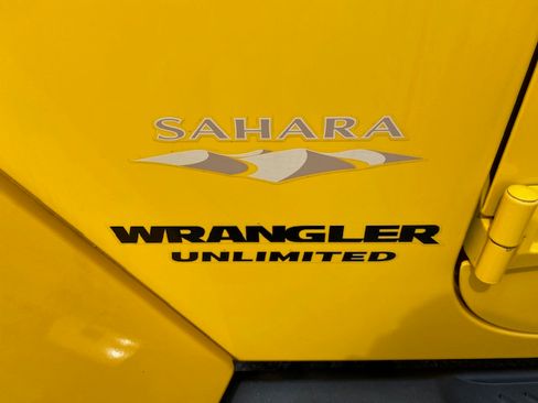Used 2015 Jeep Wrangler Unlimited Sahara AWD/4WD image 12