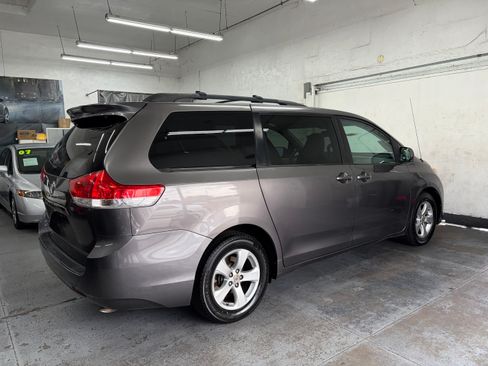 Used 2012 Toyota Sienna LE FWD image 7