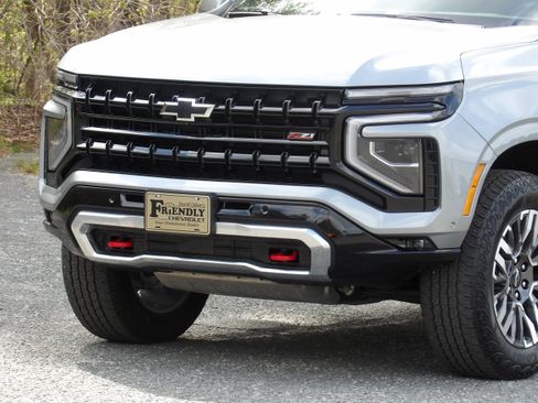 Used 2025 Chevrolet Suburban RST image 10