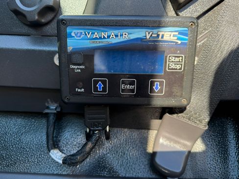 Used 2015 Ford F550 image 12