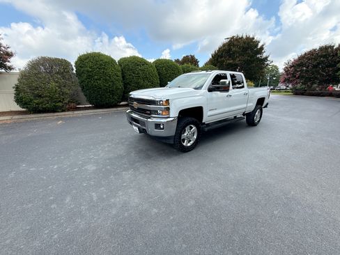Used 2016 Chevrolet Silverado 2500 4x4 Crew Cab LTZ image 2