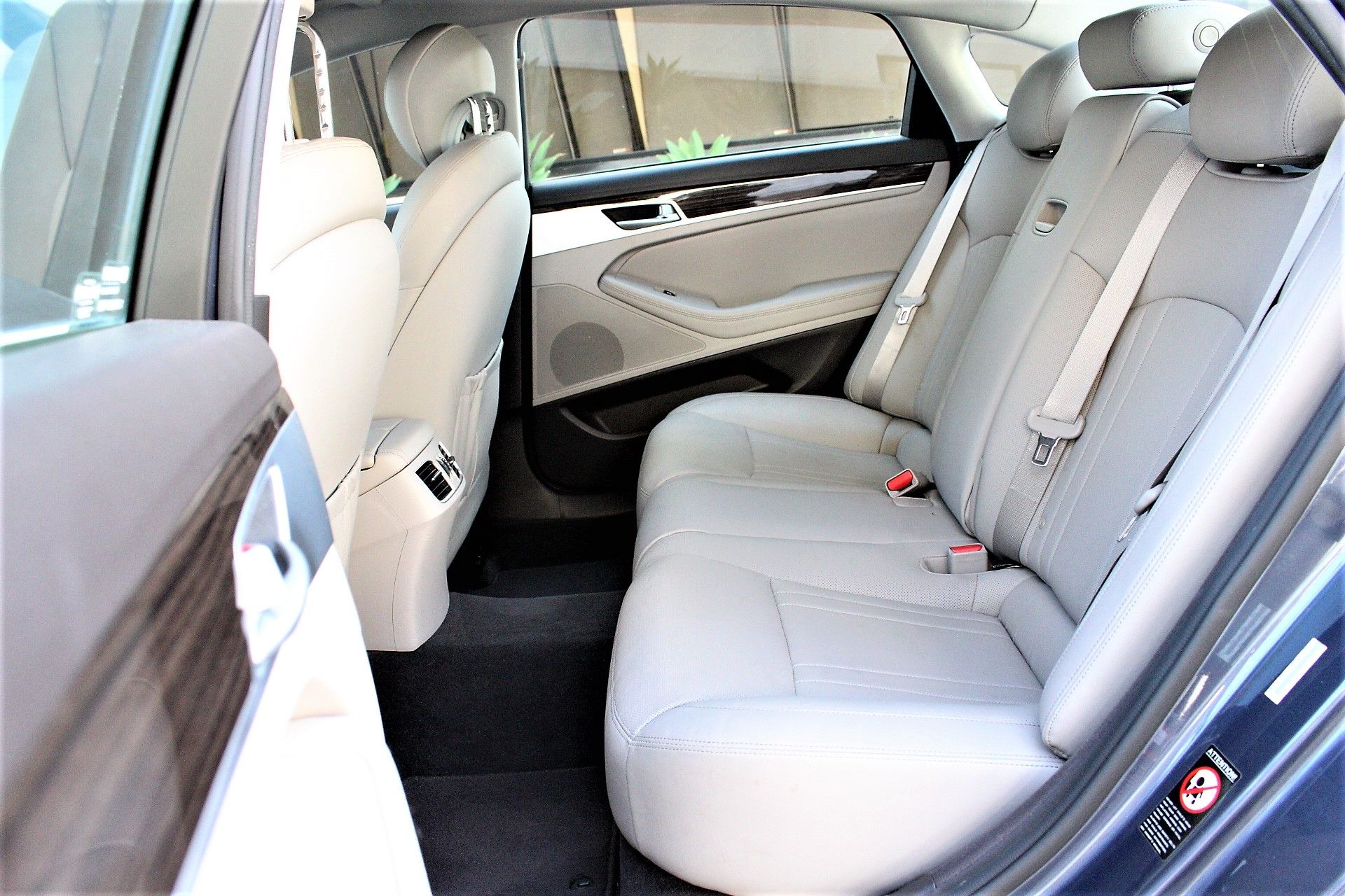 Used 2015 Hyundai Genesis 3.8 2 wheel drive image 18