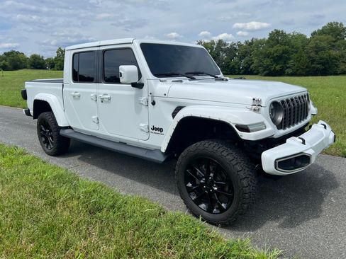 Used 2021 Jeep Gladiator High Altitude AWD/4WD image 2