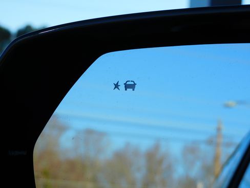 Used 2025 Chevrolet Suburban Z71 image 31