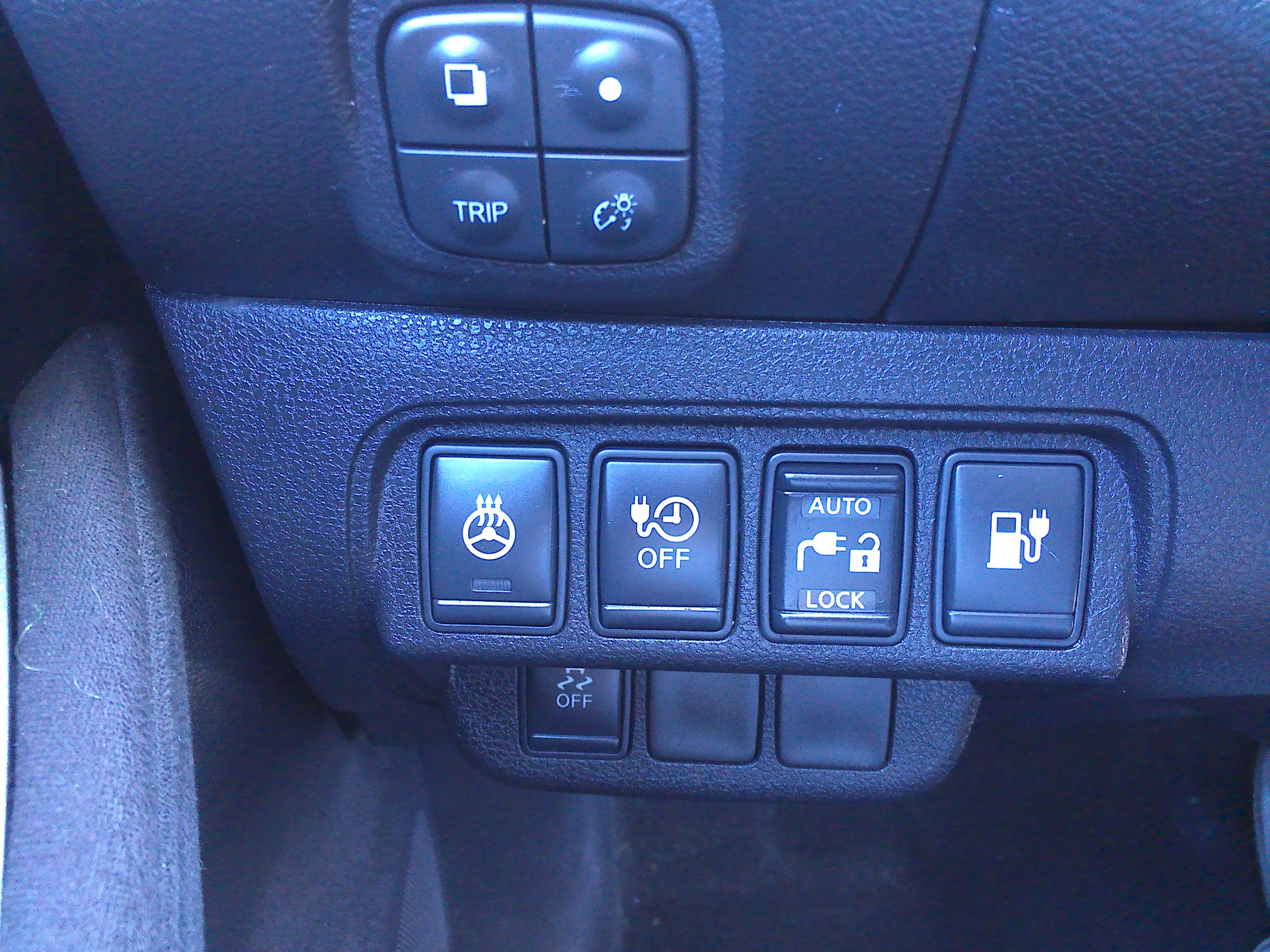 Used 2015 Nissan Leaf S FWD image 24
