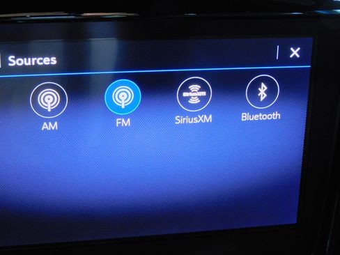 Used 2023 Chevrolet Traverse LT image 7