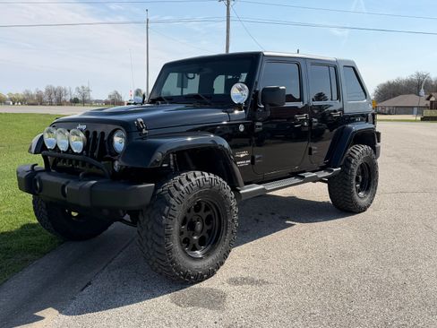 Used 2014 Jeep Wrangler Unlimited Sahara image 1