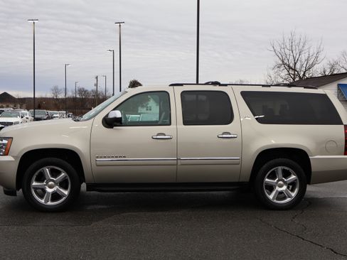 Used 2014 Chevrolet Suburban LTZ image 4