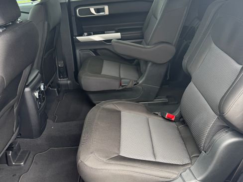 Used 2022 Ford Explorer 2WD XLT image 16