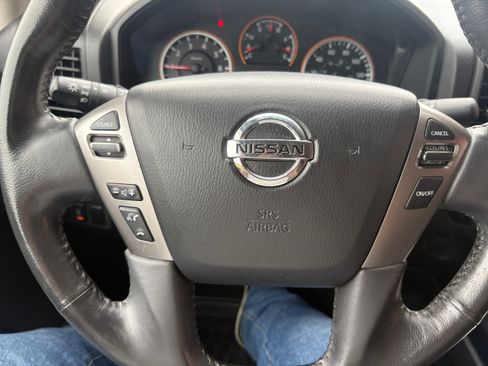 Used 2014 Nissan Titan 4x4 Crew Cab image 22