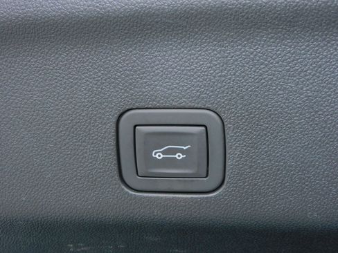 Used 2025 Chevrolet Tahoe 4WD LT image 24