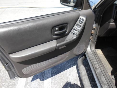 Used 2001 Jeep Cherokee 2WD Sport 4-Door image 9