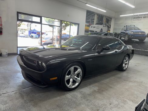 Used 2012 Dodge Challenger R/T image 4