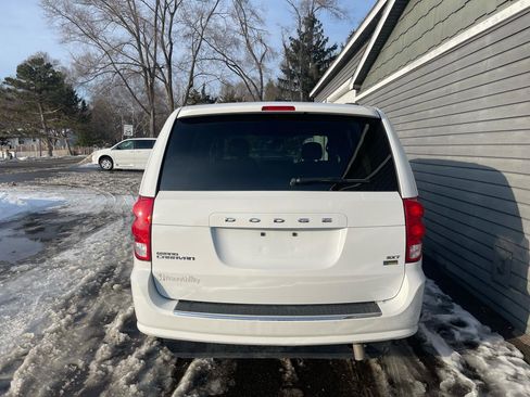 Used 2017 Dodge Grand Caravan SXT image 17