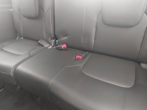 Used 2023 Nissan Armada SV image 16