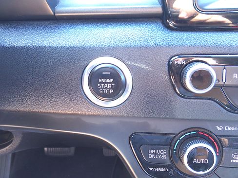 Used 2018 Kia Niro LX Plug-In Hybrid FWD image 19
