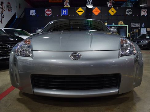 Used 2005 Nissan 350Z Touring RWD image 23