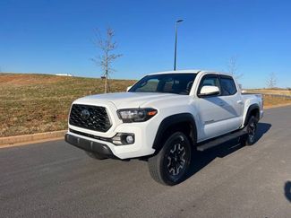 Used 2019 Toyota Tacoma TRD Off-Road image 1