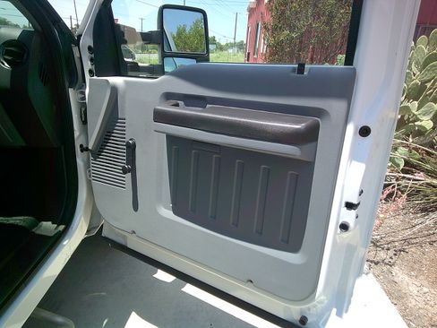 Used 2015 Ford F350 2WD Regular Cab DRW Super Duty image 8