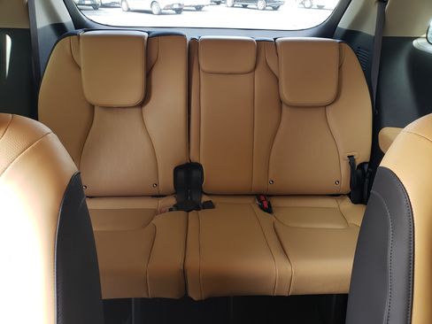 Used 2023 Kia Carnival LX image 21