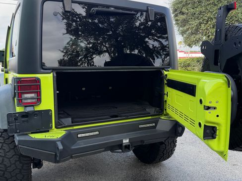 Used 2016 Jeep Wrangler Unlimited Rubicon image 7