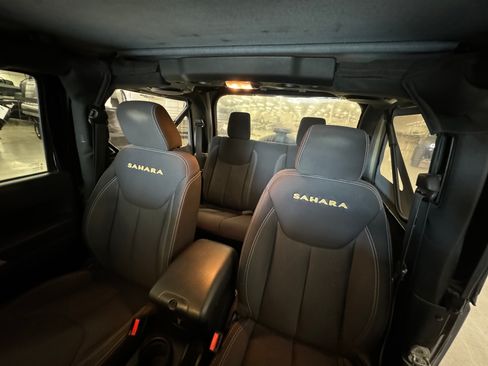 Used 2014 Jeep Wrangler Sahara image 13