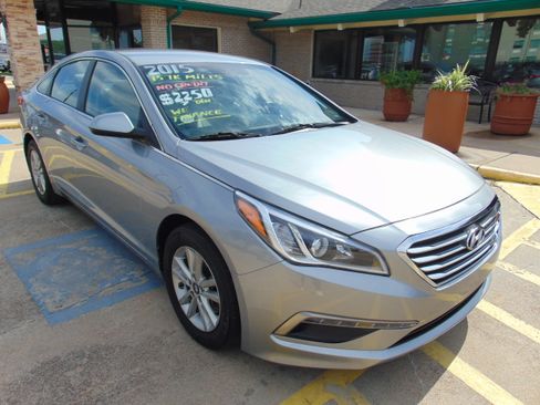 Used 2015 Hyundai Sonata SE image 2