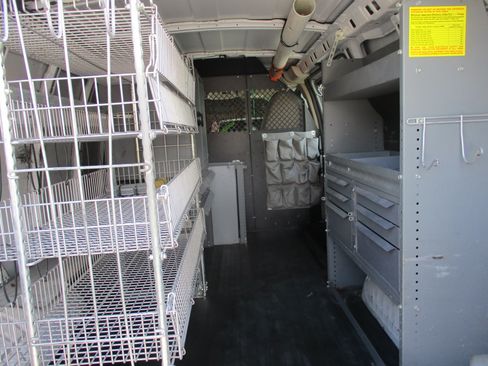 Used 2011 Chevrolet Express 2500 image 7