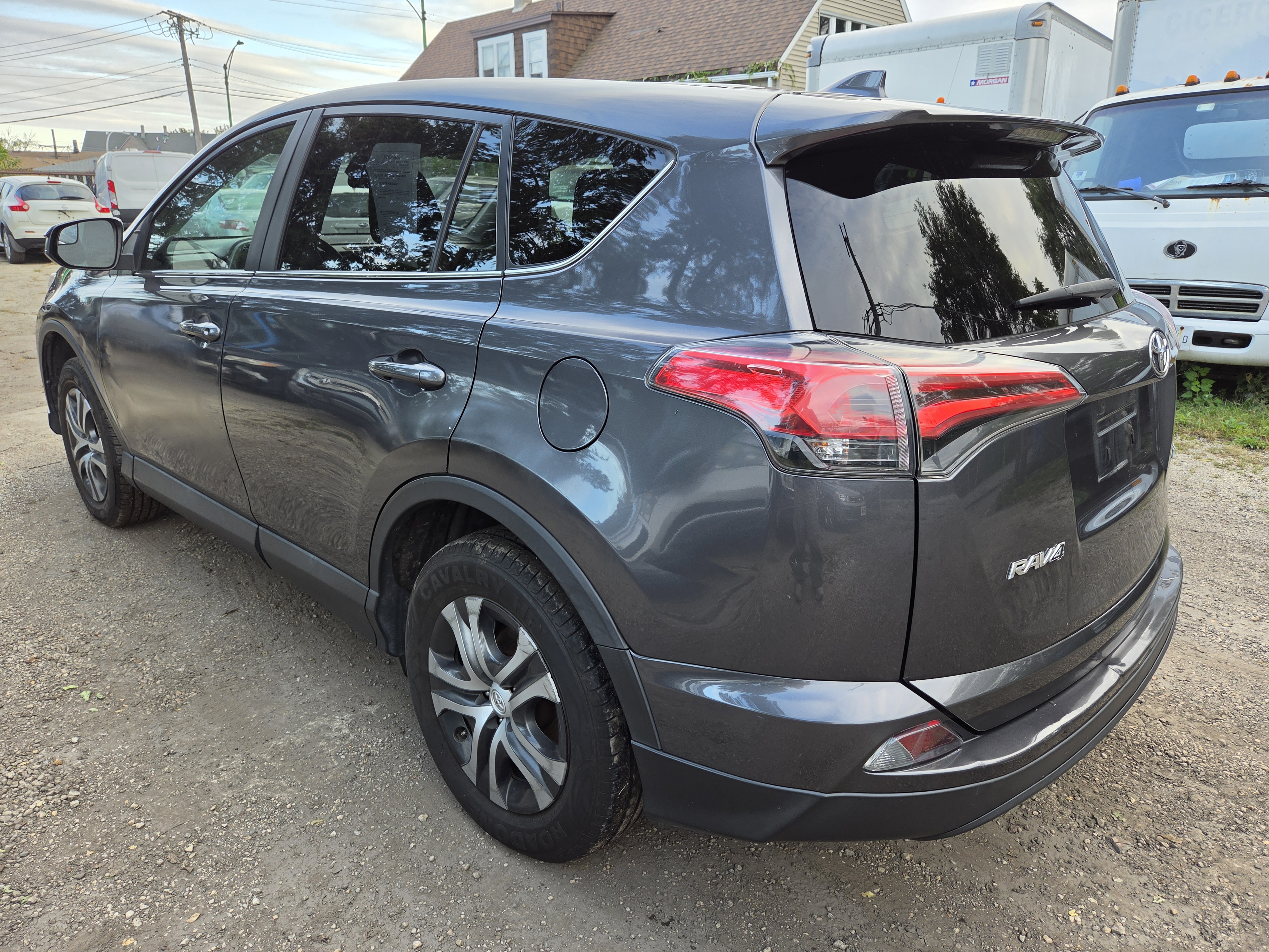 Used 2018 Toyota RAV4 FWD LE image 4