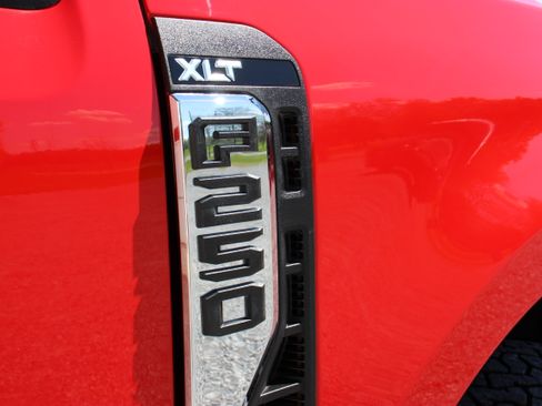 Used 2024 Ford F250 4x4 Crew Cab XLT image 17