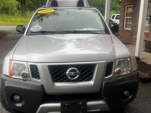 Used 2015 Nissan Xterra 4WD image 2