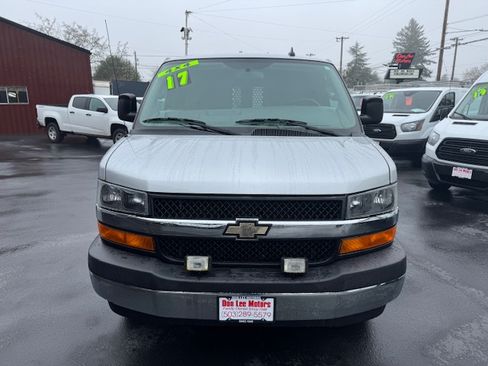 Used 2017 Chevrolet Express 2500 image 26