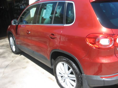 Used 2011 Volkswagen Tiguan 4Motion AWD/4WD image 6