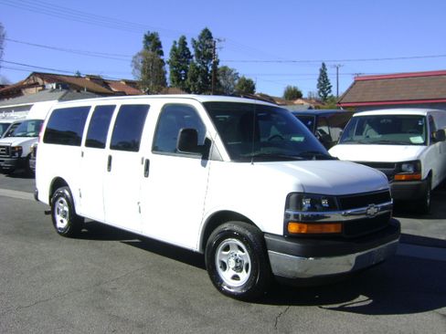 Used 2005 Chevrolet Express 1500 LS image 2