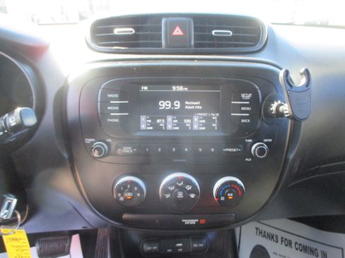 Used 2017 Kia Soul ! image 5