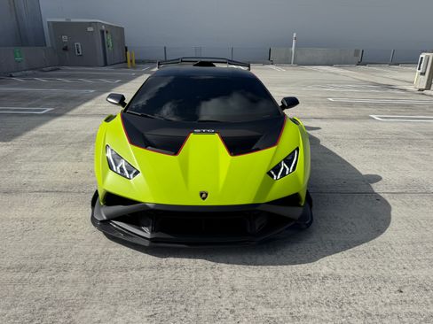 Used 2022 Lamborghini Huracan STO image 3