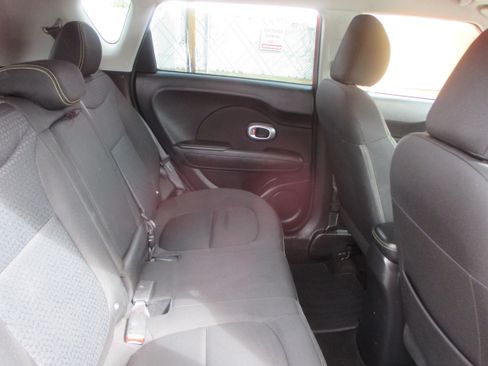 Used 2016 Kia Soul + image 12